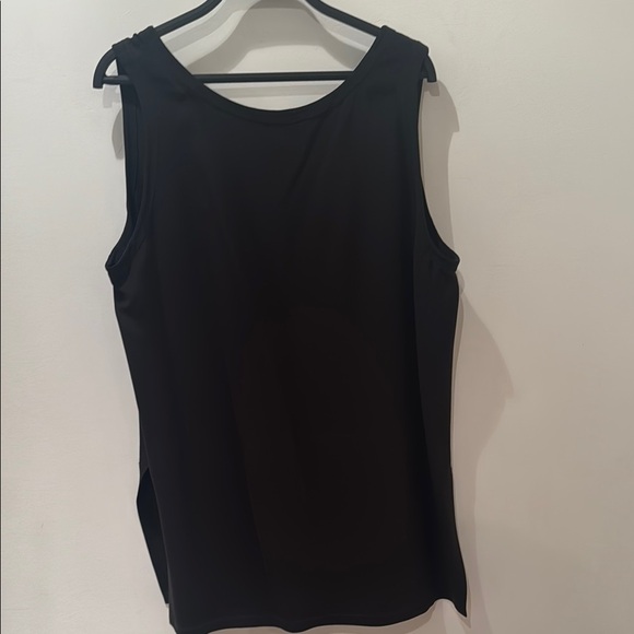 Calvin Klein Collection Black Sleeveless Tank Top. 100% silk.
This is VINTAGE - Picture 7 of 9